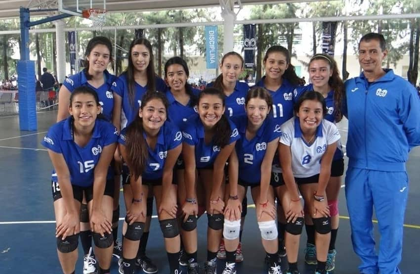 Conoce al coach de voleibol Gabriel Pérez que llevó al triunfo a la selección femenil