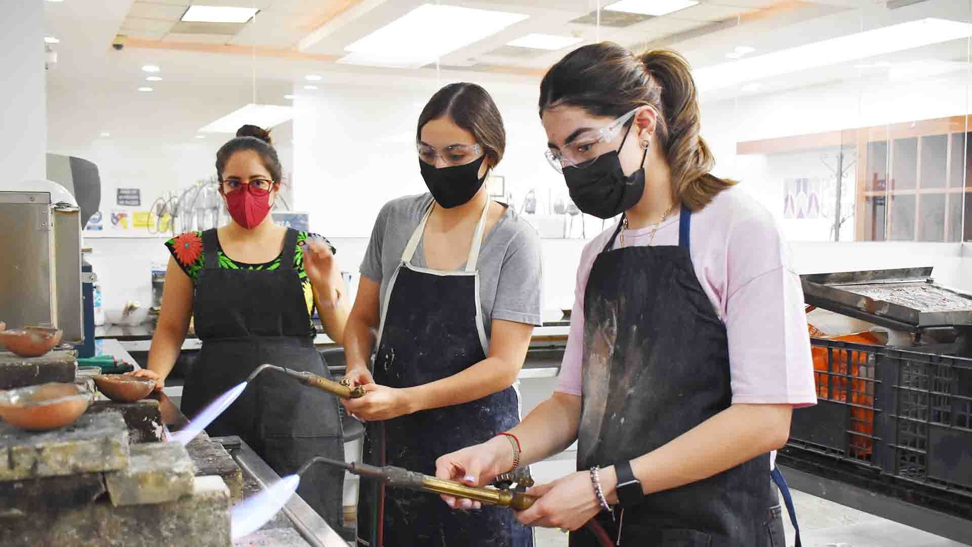 Alumnos Tec diseñan y lanzan colección de joyería