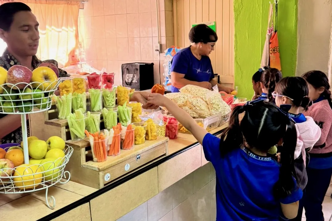 Comida sana para estudiantes de primarias públicas en Chihuahua