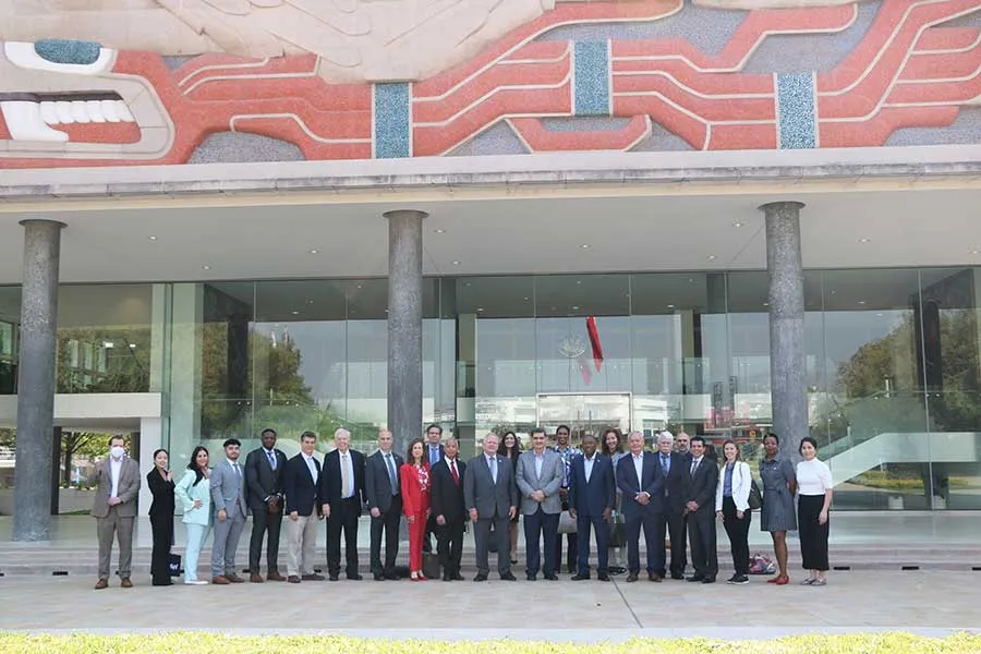 La comitiva del alcalde de Houston en su visita al campus Monterrey