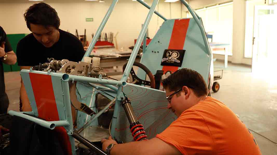 Competencia autos baja sae en la que participan alumnos del Tec Guadalajara.