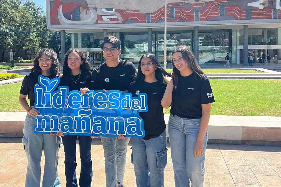 Óscar en la bienvenida de Líderes del Mañana en Campus Monterrey