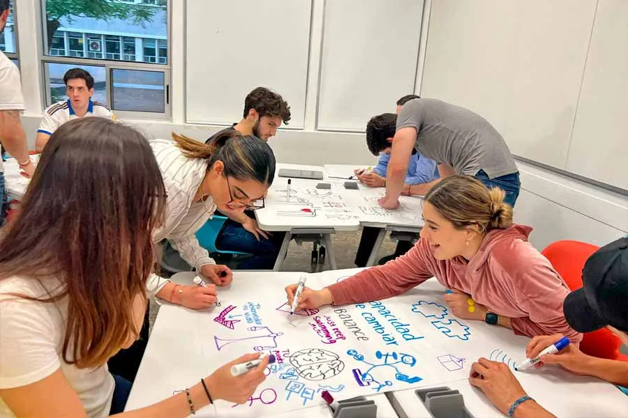 Las y los estudiantes pueden desarrollar habilidades y competencias de liderazgo.