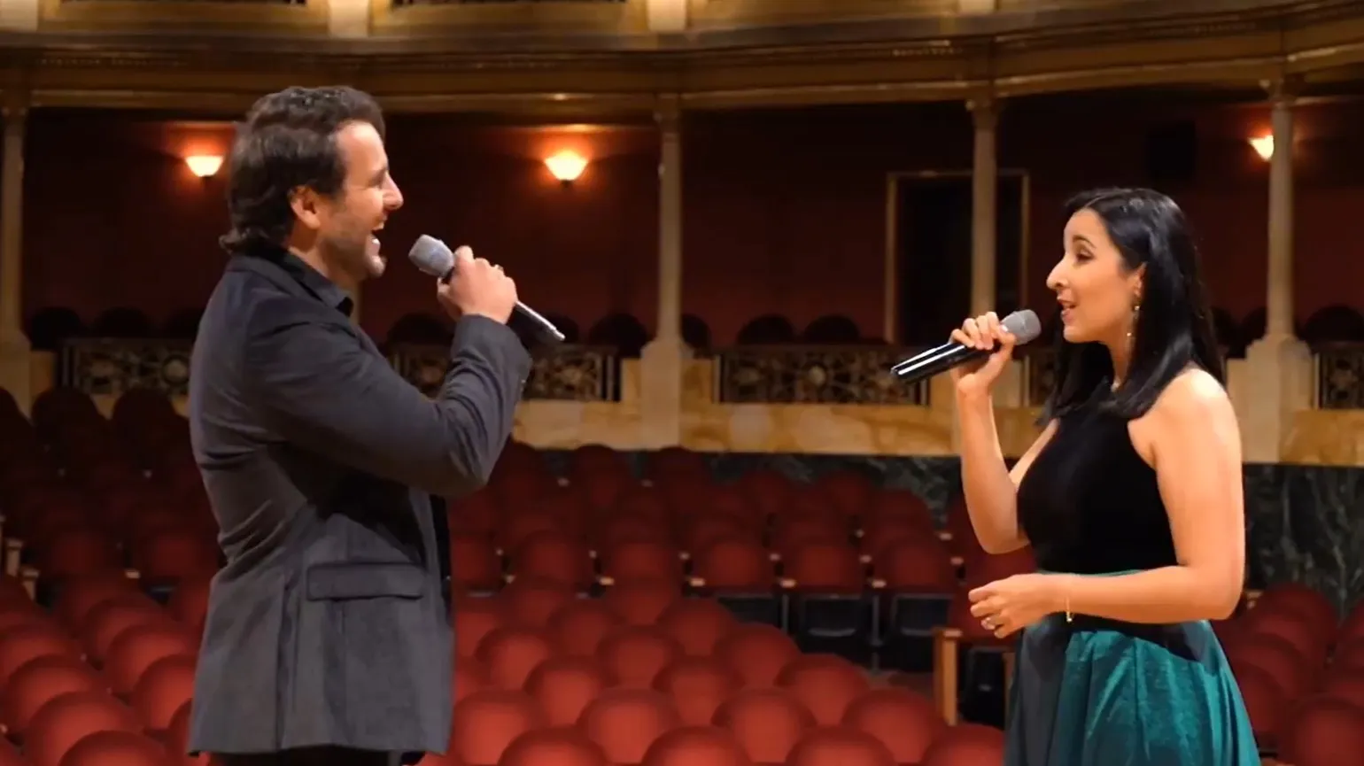 El cantante interpretó temas como “What I did for love”, “Lo que ves es lo que soy”, “Sálvalo” y “El último beso”.