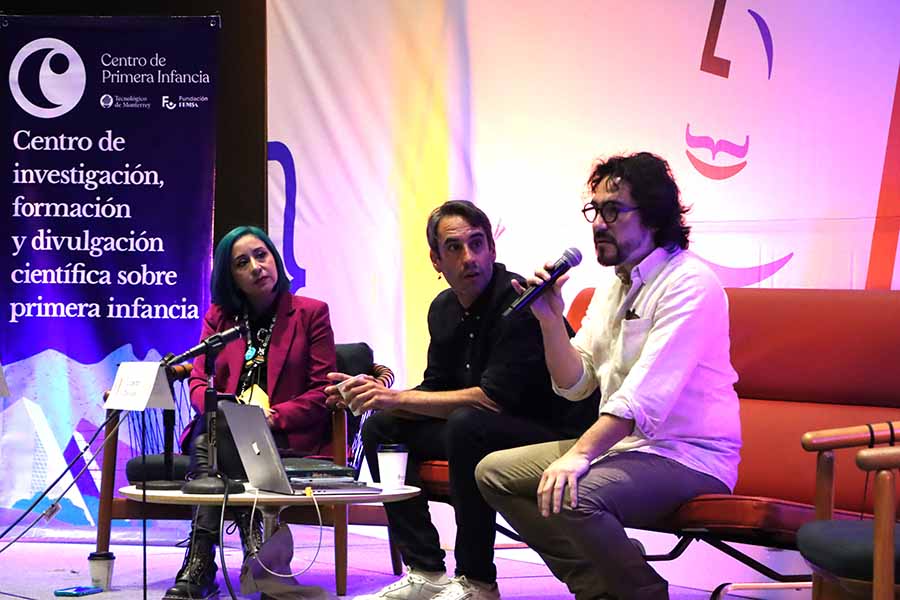 Panel dentro del Congreso de Literatura juvenil en la Feria del Libro. 