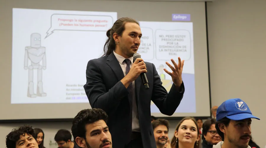 Ricardo Baeza-Yates visitó el Tec de Monterrey campus Querétaro para hablar sobre los límites éticos y humanos de la inteligencia artificial. 