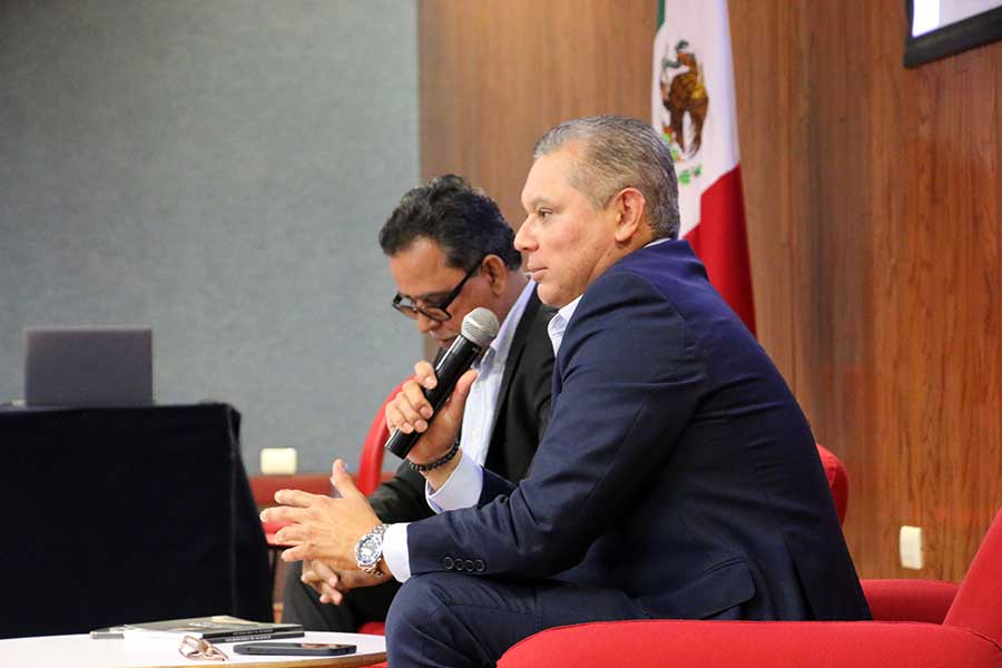 Consejos para emprender, jóvenes de PrepaTec Guadalajara dialogan con empresario guatemalteco.