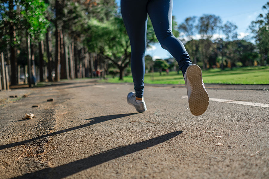 correr y caminar para empezar a hacer ejercicio 