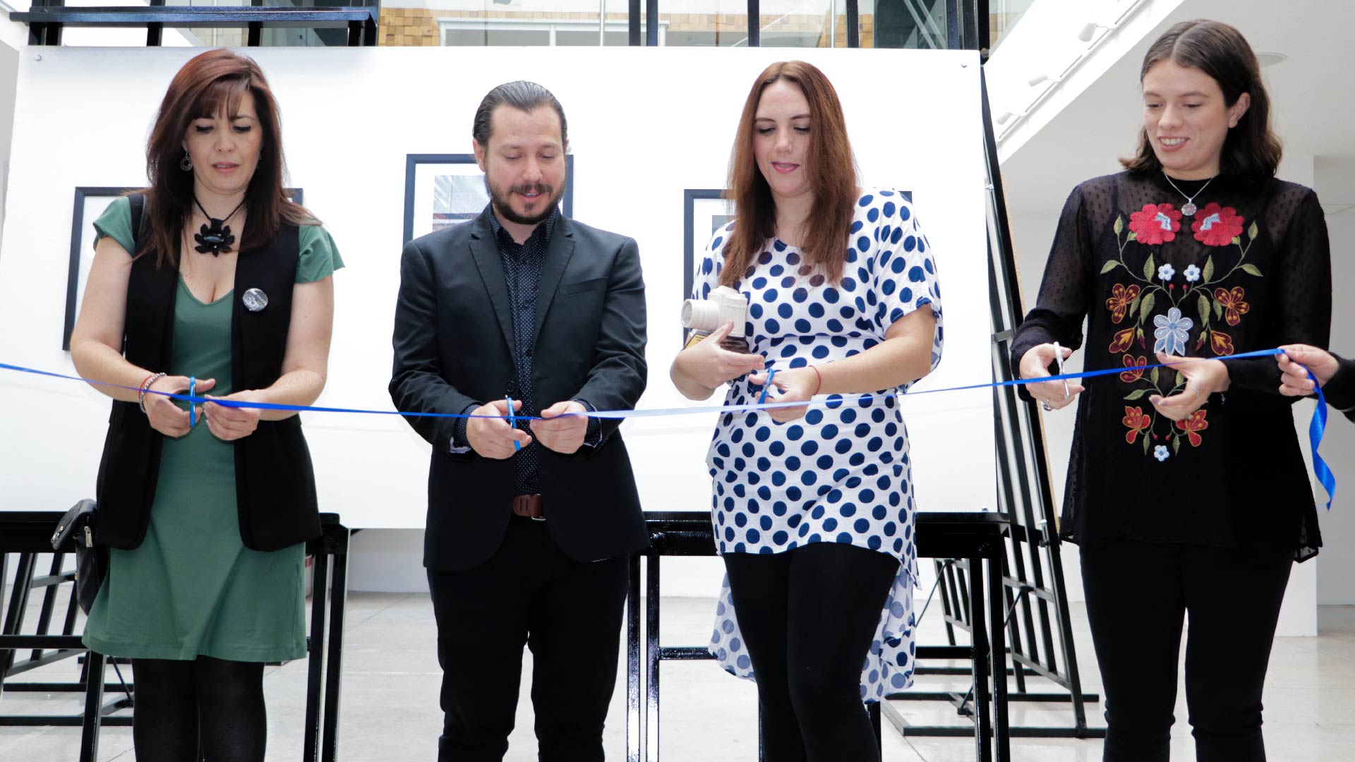 Autoridades invitadas, cortando el listón inaugural de la FFIEL en el Tec de Monterrey campus León 