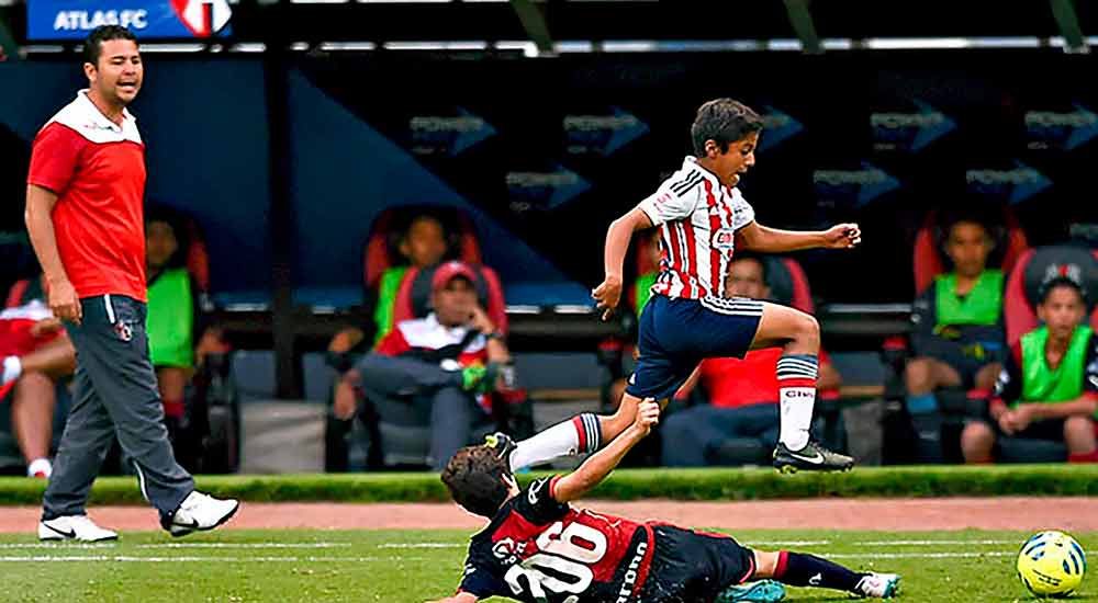 Daniel Almaral entrenador de futbol femenil del Tec GDL