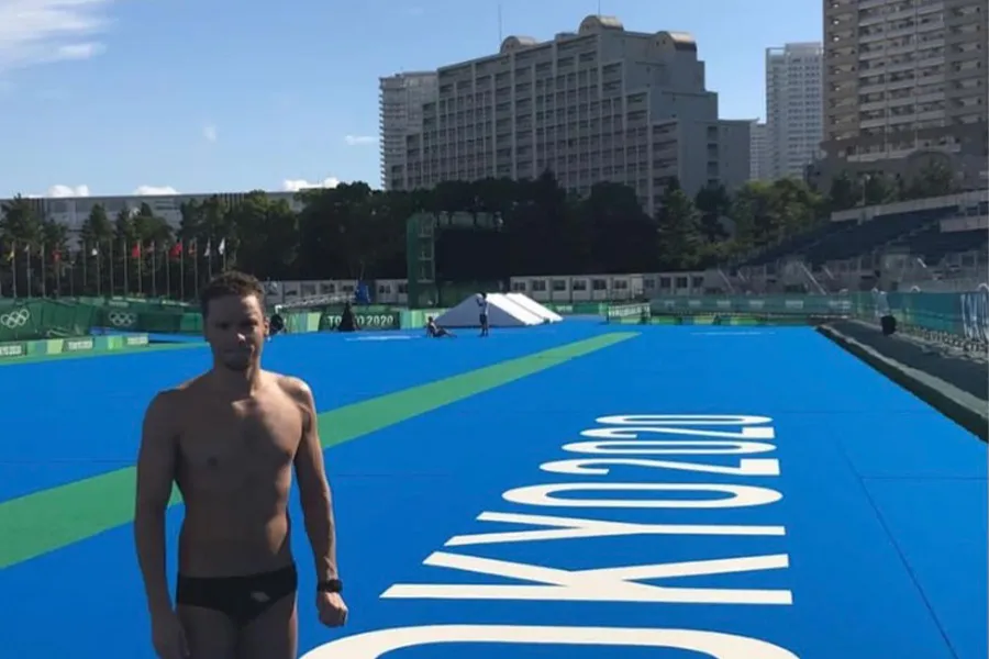 Daniel momentos antes de competir en los 10 km de aguas abiertas en Tokio 2020.