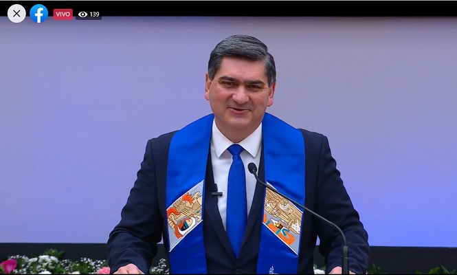 David Garza Salazar, rector y presidente del Tec de Monterrey, encabezó la ceremonia de graduación de profesional. 