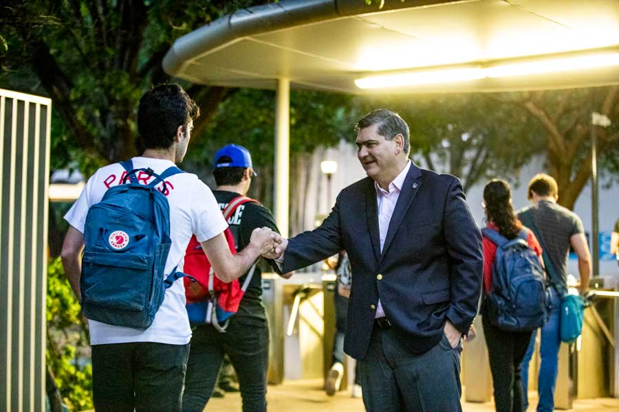 David Garza, recibió a estudiantes en el Tec campus Monterrey.