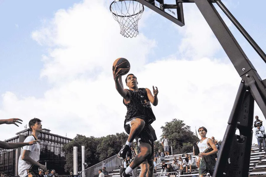 Carlos durante el torneo internacional de básquetbol 3x3