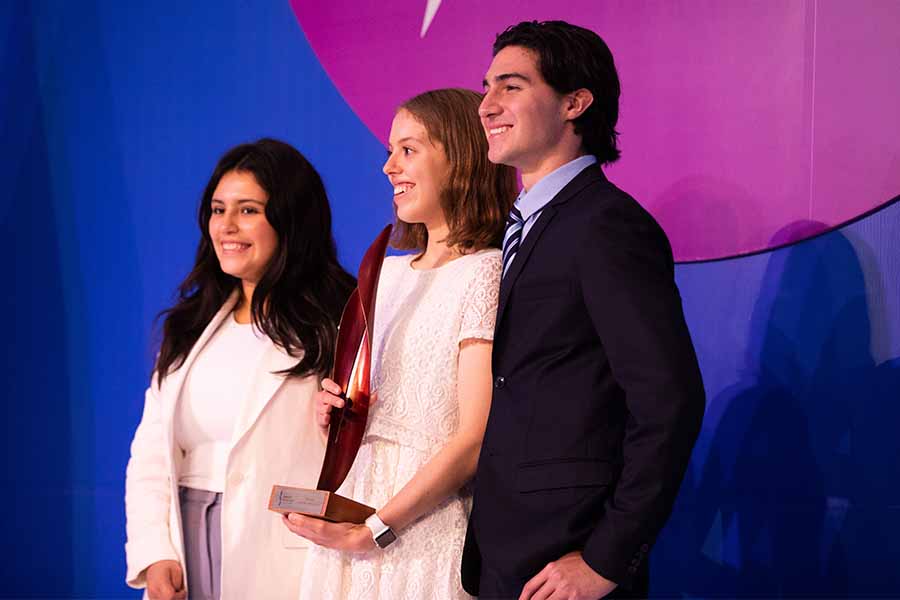 Estudiantes Tec galardonados por su innovación educativa De Raíz