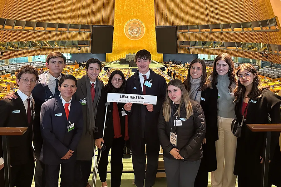 La delegación de 9 alumnos representando a Liechtenstein