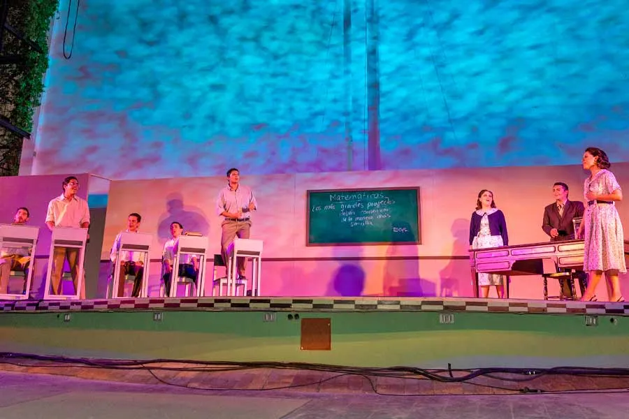 Se llevó a cabo una representación teatral, con la participación de estudiantes, colaboradores y egresados, que recreó el primer día de clases en el Tec de Monterrey.