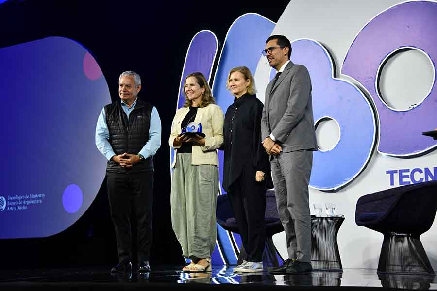 Paola Antonelli, con Mario Adrián Flores, Ana Elena Mallet y Roberto Íñiguez, en Inspirar para Transformar. 