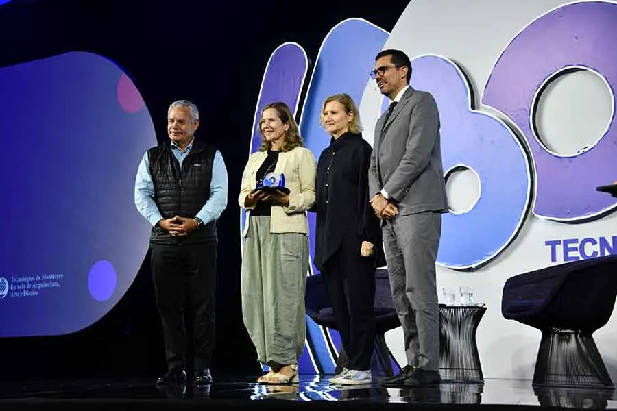 Paola Antonelli, con Mario Adrián Flores, Ana Elena Mallet y Roberto Íñiguez, en Inspirar para Transformar.