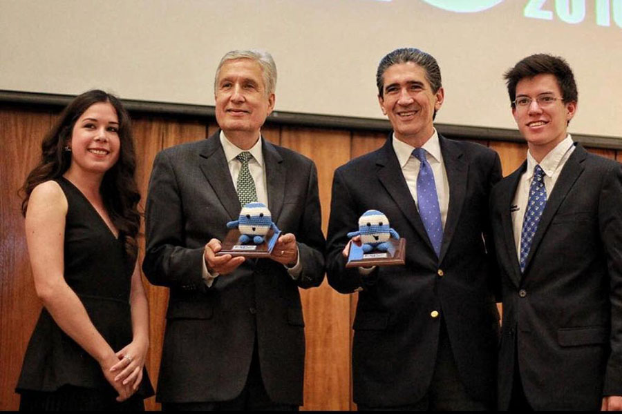 Jorge Castañeda con David Noel Ramírez y Víctor Gutiérrez