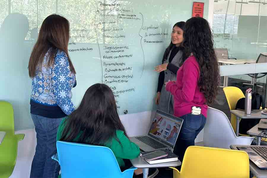 Profesores Tec participan en hackaton de innovación educativa