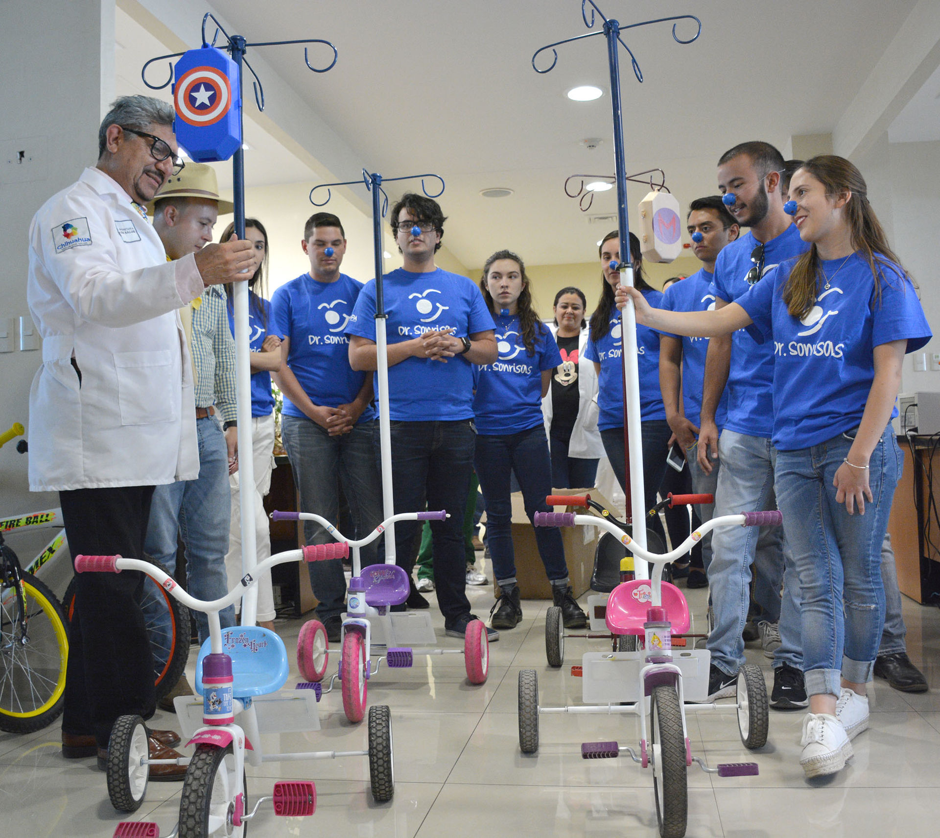 Director del Hospital Infantil agradeciendo a los alumnos