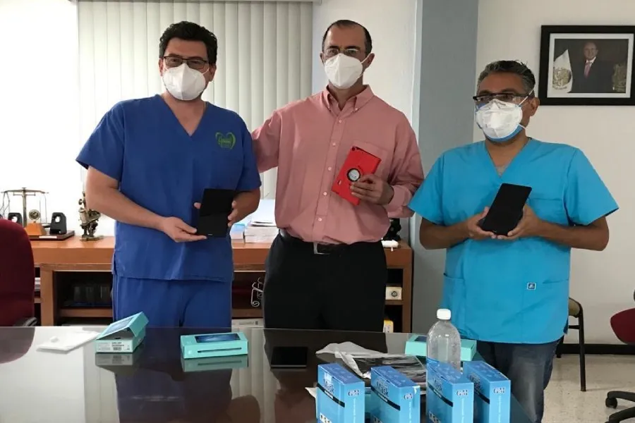 doctores Francisco Alcocer Gouyonnet, Francisco Cervantes y Luis Meade Gutiérrez del Hospital Central.