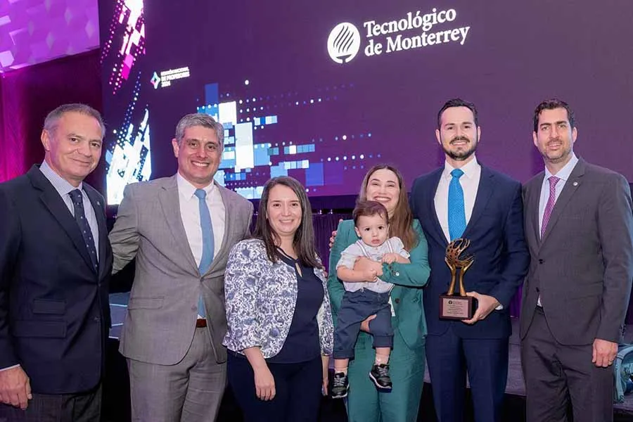 Eduardo Aguiñaga, profesor de EGADE Business School del Tec de Monterrey, en entrega del Premio Profesor Inspirador.