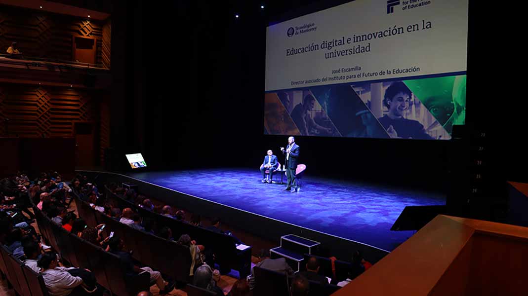 Educación en la era digital, IA y tecnologías, conferencia reimaginando experiencias de aprendizajes en la era digital.