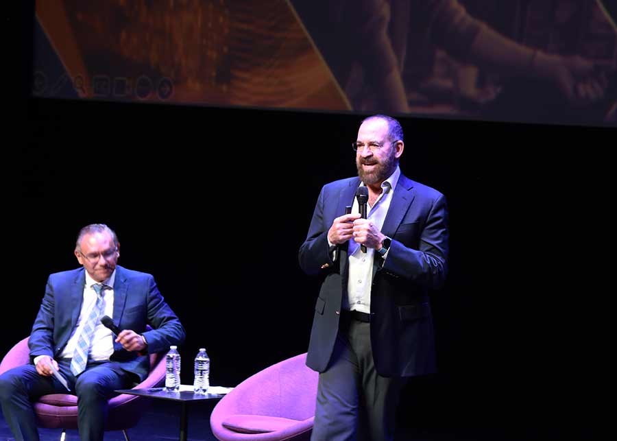 Educación en la era digital, IA y tecnologías, conferencia reimaginando experiencias de aprendizajes en la era digital.