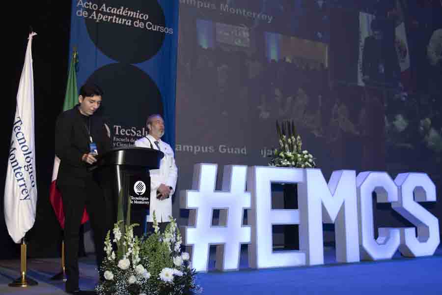 Eliseo Jesús Trejo Sánchez, estudiante de la carrera de Médico Cirujano, realizó la petición de ingreso en representación de sus compañeros.