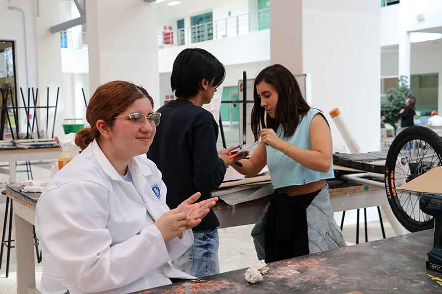 Elyos, grupo estudiantil del Tec Guadalajara que construye autos eléctricos. Competirán en el Shell Eco Marathon en Indianápolis.