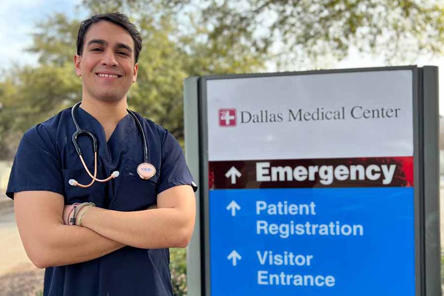 Una estancia en el Centro Médico de Dallas fue la que vivió el graduado de Médico Cirujano.