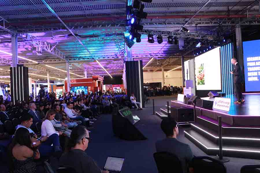 &ldquo;La diferencia no radica en la tecnolog&iacute;a en s&iacute; misma, sino en c&oacute;mo elegimos desarrollarla, desplegarla y gobernarla&rdquo;,