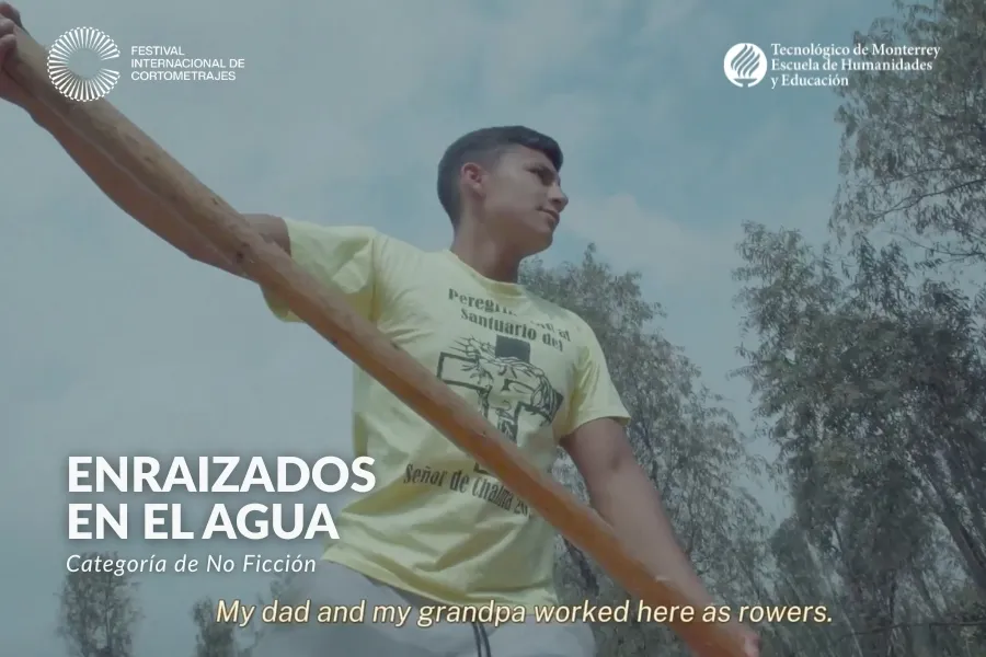 Fotograma de Enraizados en el agua, documental sobre los remeros de Xochimilco y la preservación de sus tradiciones.
