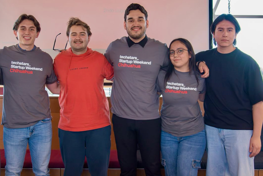 Equipo Clarito durante el Startup Weeken en el campus Chihuahua del Tec de Monterrey.