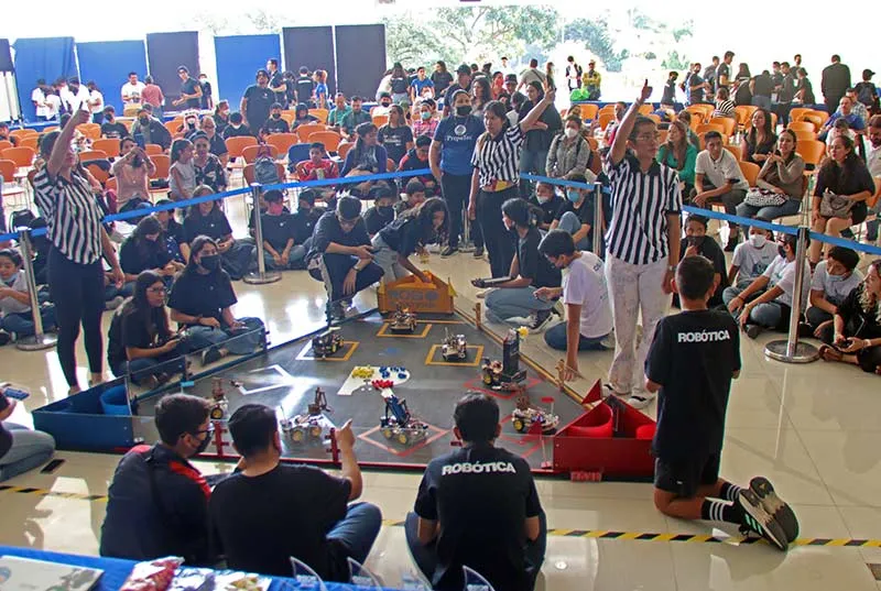 Estudiantes de la PrepaTec Cuernavaca fomentaron con el evento de robótica Robo Blasters, el interés por la ciencia y tecnología en niños de 8 a 14 años del Estado de Morelos.