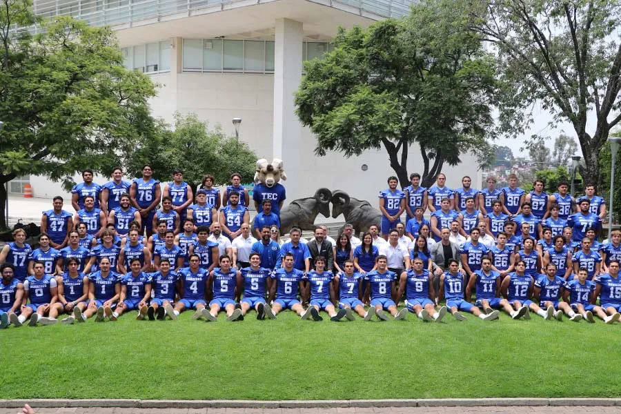 El equipo completo de Borregos CEM.