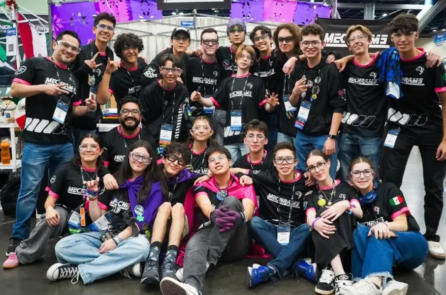 El equipo Mechrams 9301 en el Mundial de Robótica FIRST en Houston, Texas.