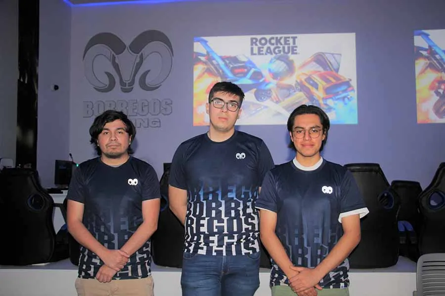 Roberto Castro (AbsorbentKarma), Diego Aldama (Gxmma) y Santiago Soria (Santhino) son los jugadores titulares del equipo de Borregos Monterrey que compiten en el Collegiate Rocket League.