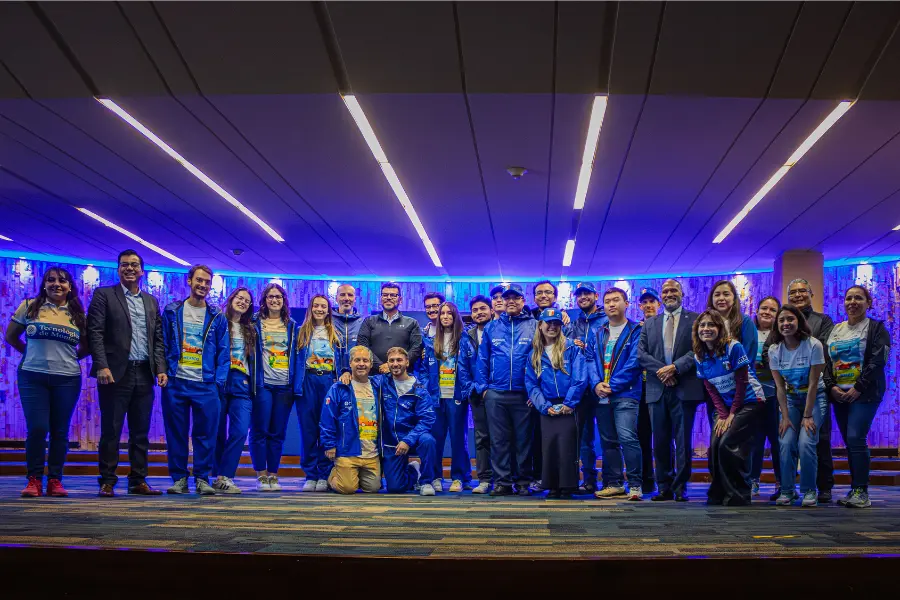 equipo detr&aacute;s del veh&iacute;culo auton&oacute;mo de la Panamericana