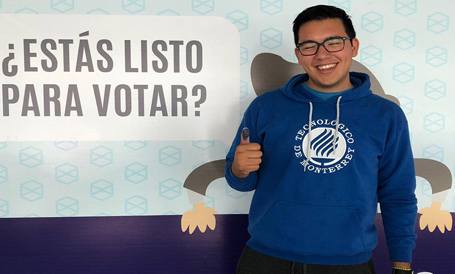 Erick en la promoción del voto