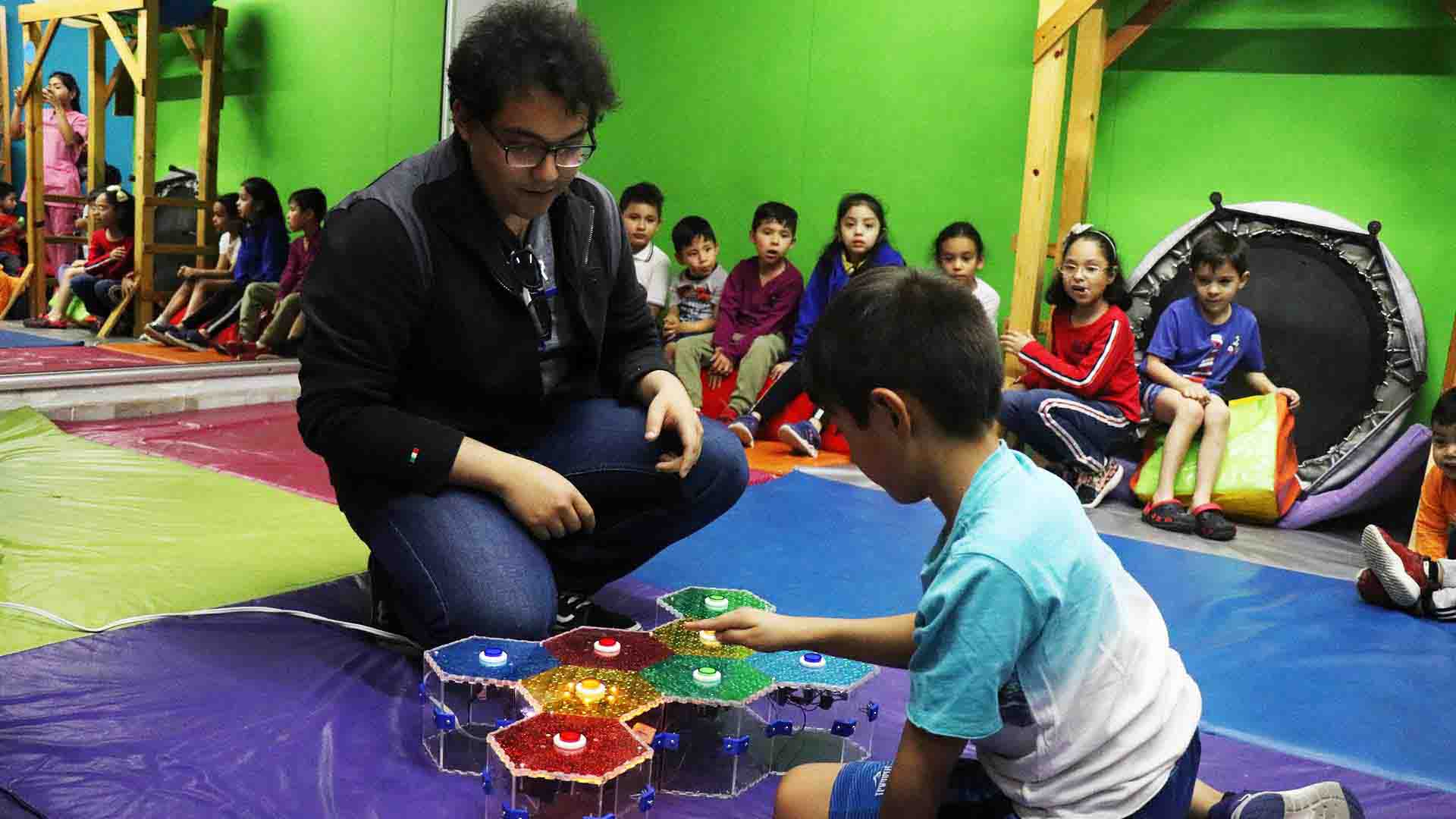 Alumnos del Tec de Monterrey en Laguna diseñan juguetes para niños con autismo