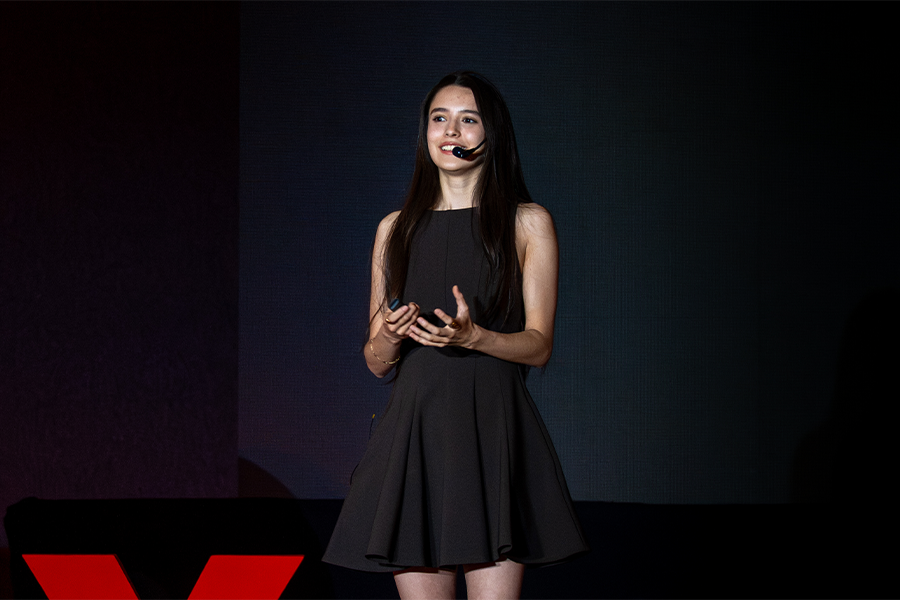 estudiante-de-prepatec-hablando