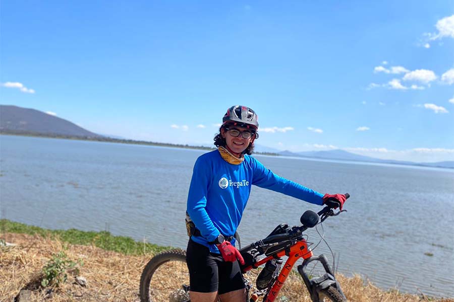 Estudiante de la iniciativa Pedaleando por la Vida en el recorrido