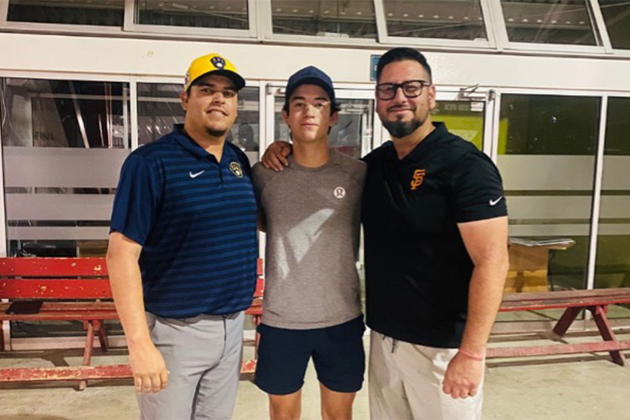 estudiante-prepatec-navojoa-firma-con-gigantes-de-san-francisco-béisbol