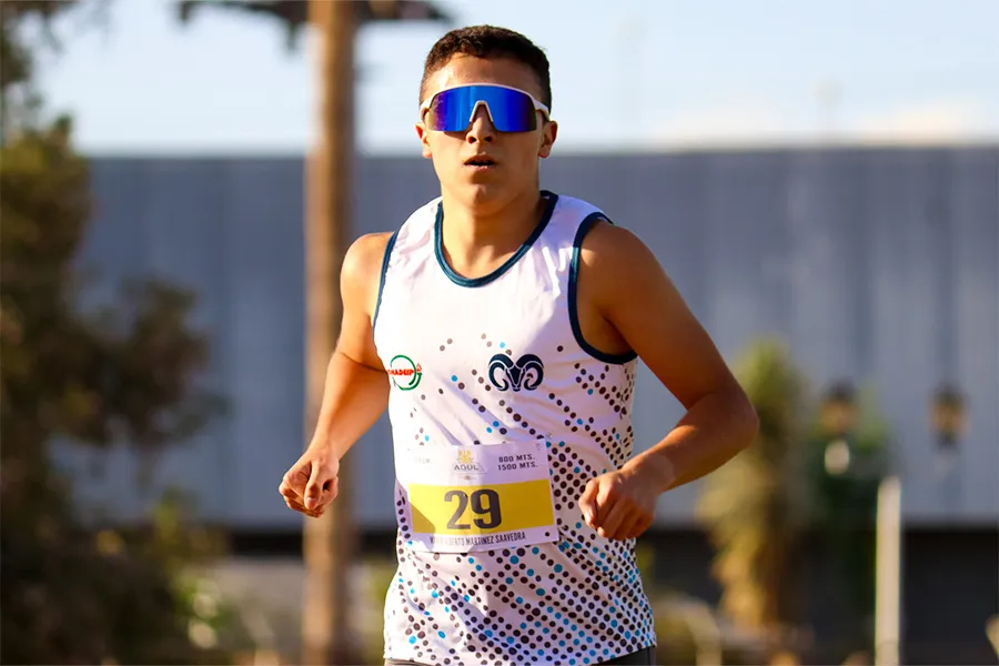 atleta con jersey de borregos laguna se prepara para competencias del semestre agosto - diciembre 2024