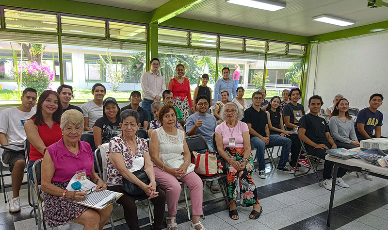 Estudiantes de cuarto semestre de la Licenciatura en Finanzas del Tec campus Cuernavaca, impartieron talleres de educación financiera y finanzas personales a adultos mayores en el CEAGEM.