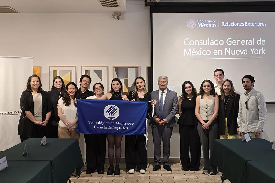 Estudiantes de la Escuela de Negocios en Misión Comercial 