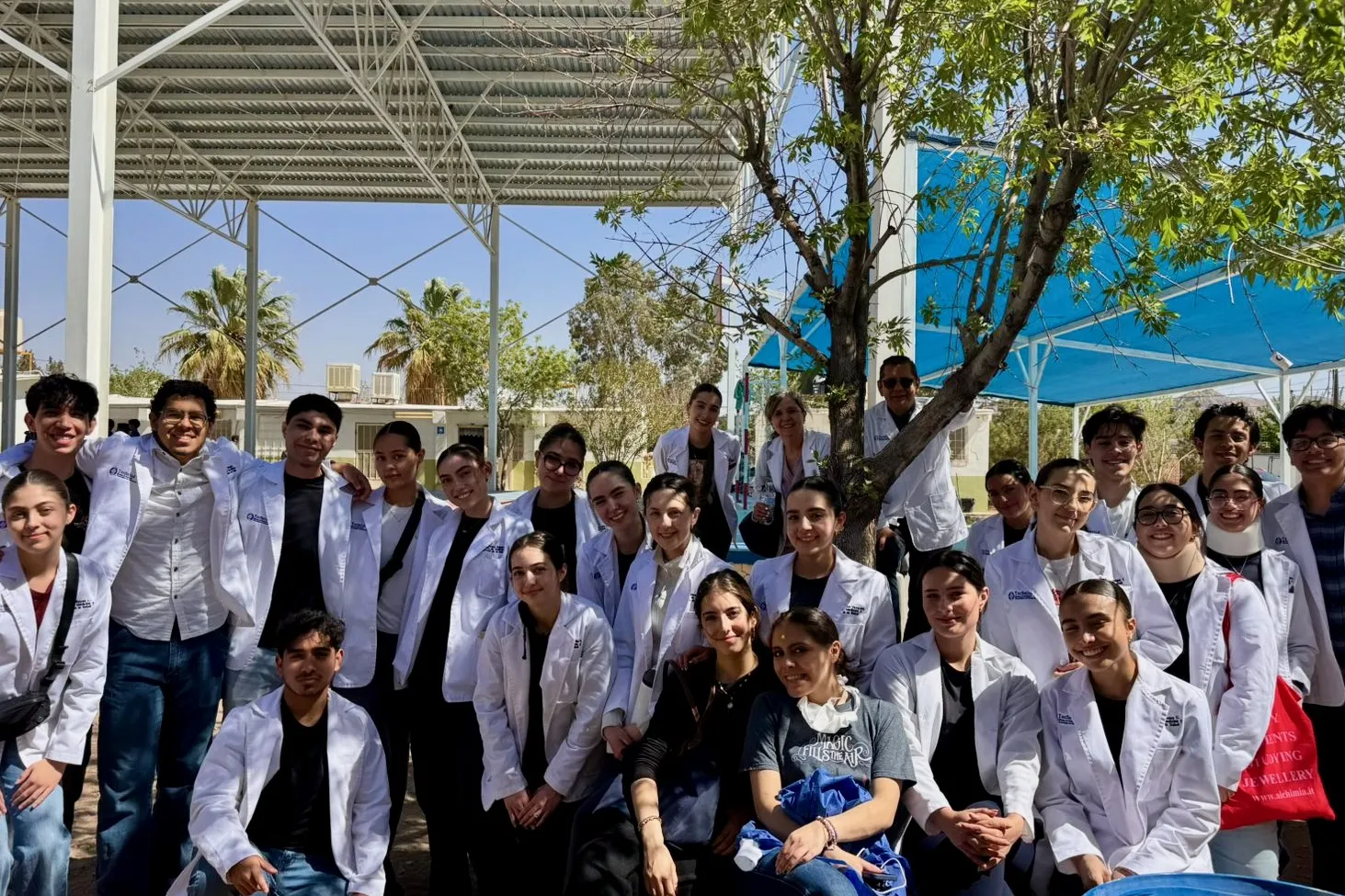 Estudiantes de la Escuela de Medicina y Ciencias de la Salud del Tec campus Chihuahua visitaron la primaria pública Silvestre Terrazas de la capital del estado.